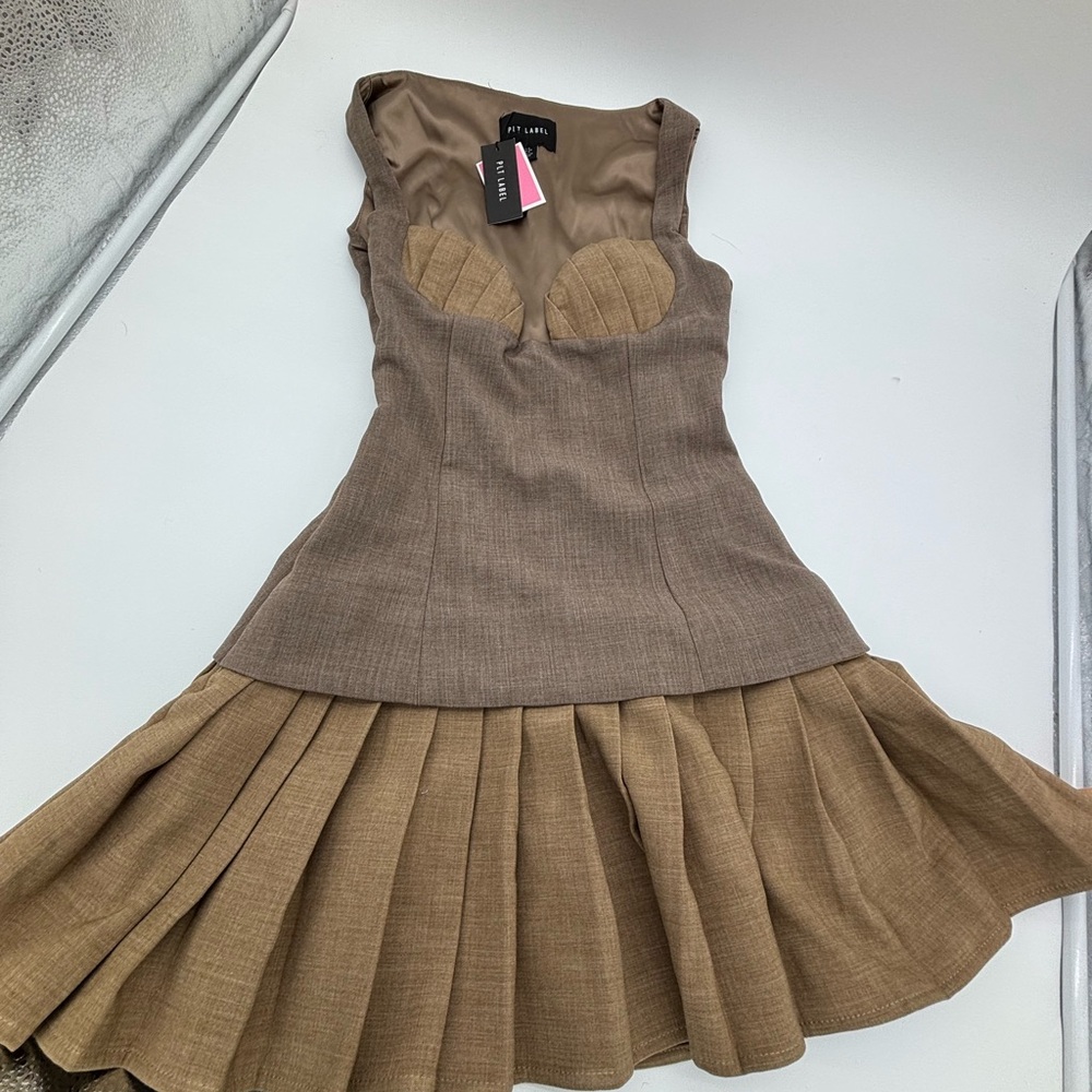 Pretty little thing NWT dress sz 2‎